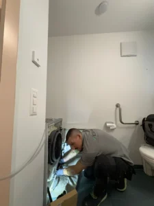 Reparatur einer Bauknecht Waschmaschine mit defekter Laugenpumpe